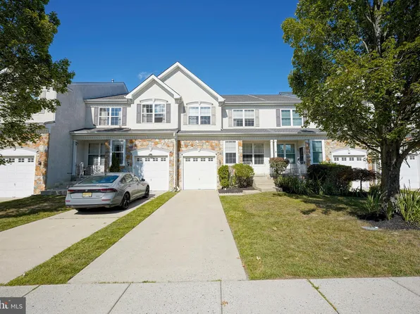 18 Weaver Dr, Marlton, NJ 08053