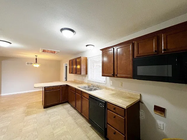 3 bed, 1380 sqft, $1,399 — Photo 4
