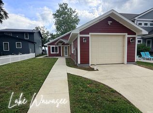 8579 E Black Point Rd, Syracuse, IN 46567