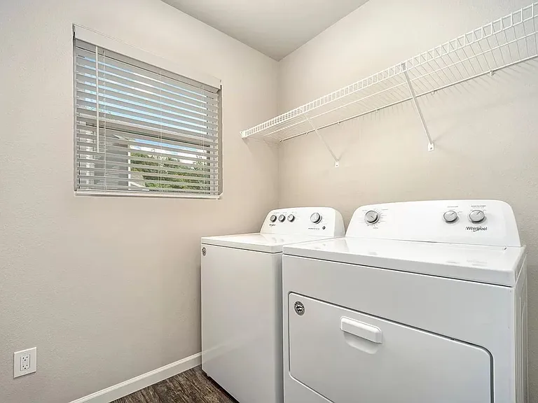 1043 Kenny Brook Ln — Photo 12