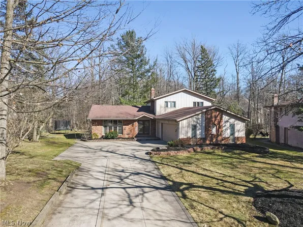 32420 Tracy Ln, Solon, OH 44139