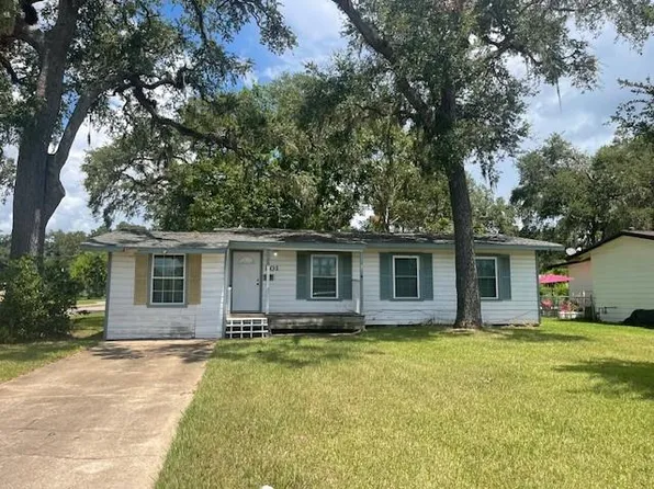 501 Magnolia St, Lake Jackson, TX 77566