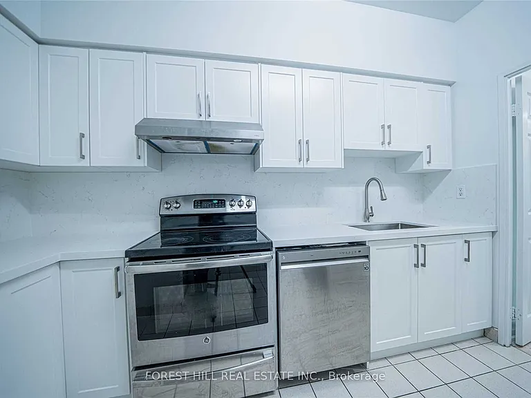 18 Lee Centre Dr #Penthouse 109 — Photo 30