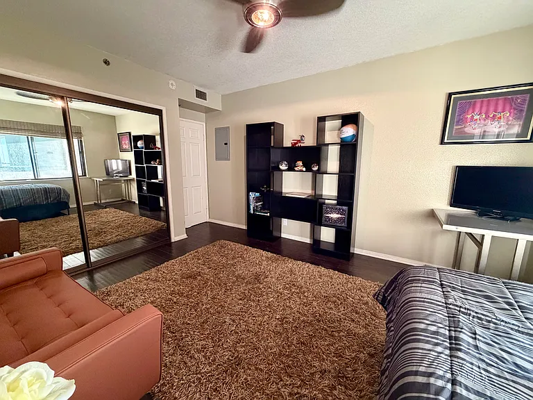 150 Ocean Park Blvd #423 — Photo 5