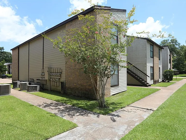 Brookhollow Apartments — Photo 4