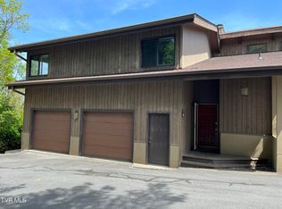 218 Tree Top Ln, Johnson City, TN 37601