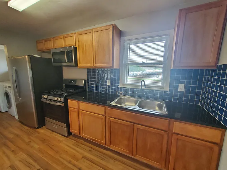 654 Santa Monica St — Photo 7