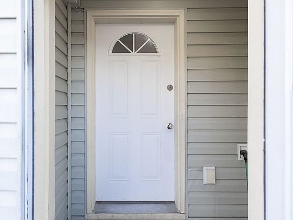 2nd image of 3101 Joppa Ct