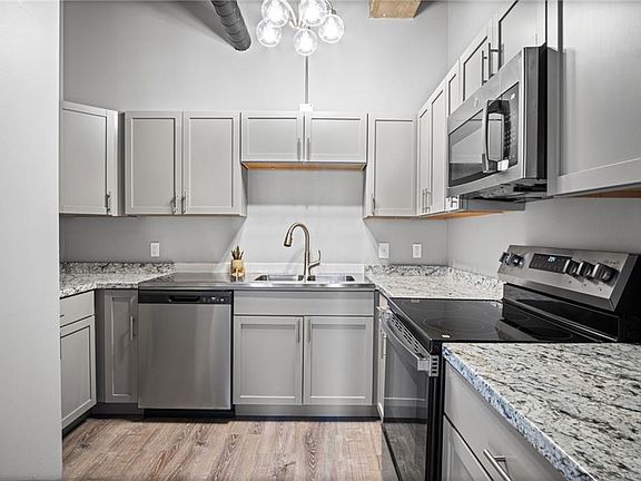 2nd image of 113 W 5th St APT 206