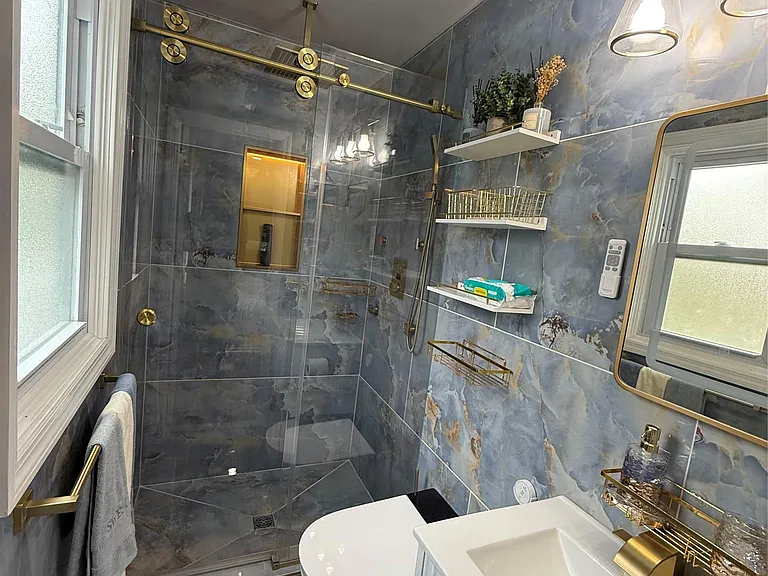 10 Candlewood Rd — Photo 5
