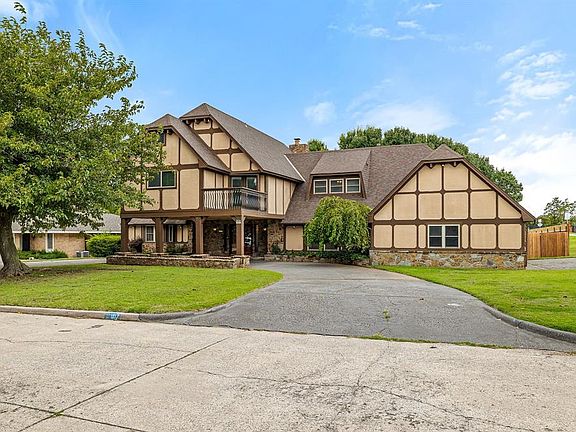 2nd image of 1117 SW Heritage Dr