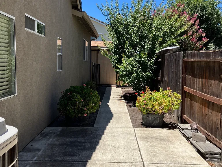 2063 Dorothy Ln — Photo 16