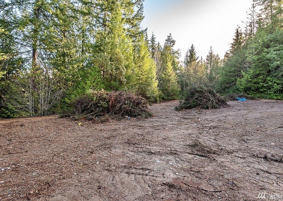 2nd image of 4014 Christine Ln NW