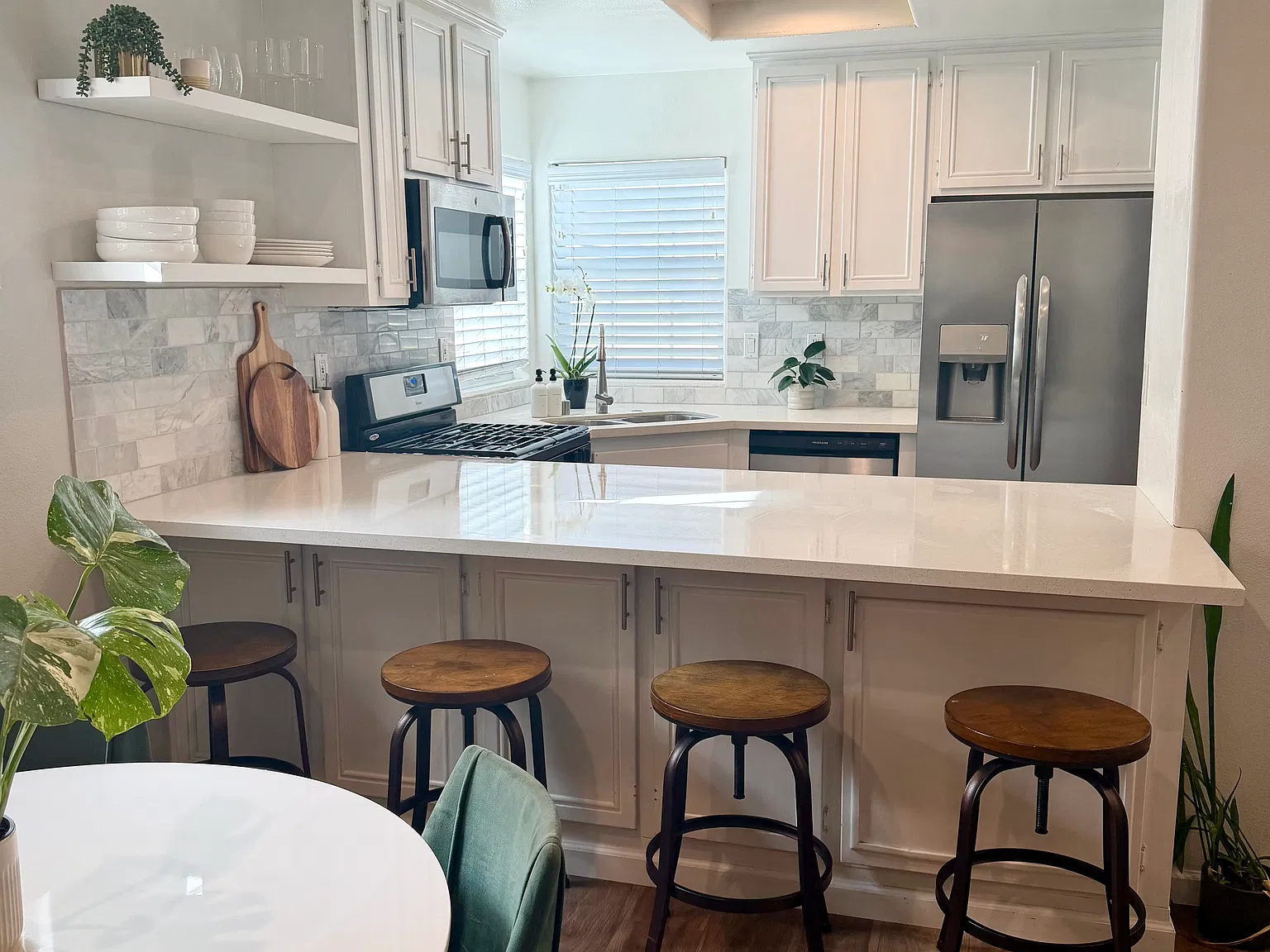 2 bed, 1008 sqft, $3,200 — Photo 1