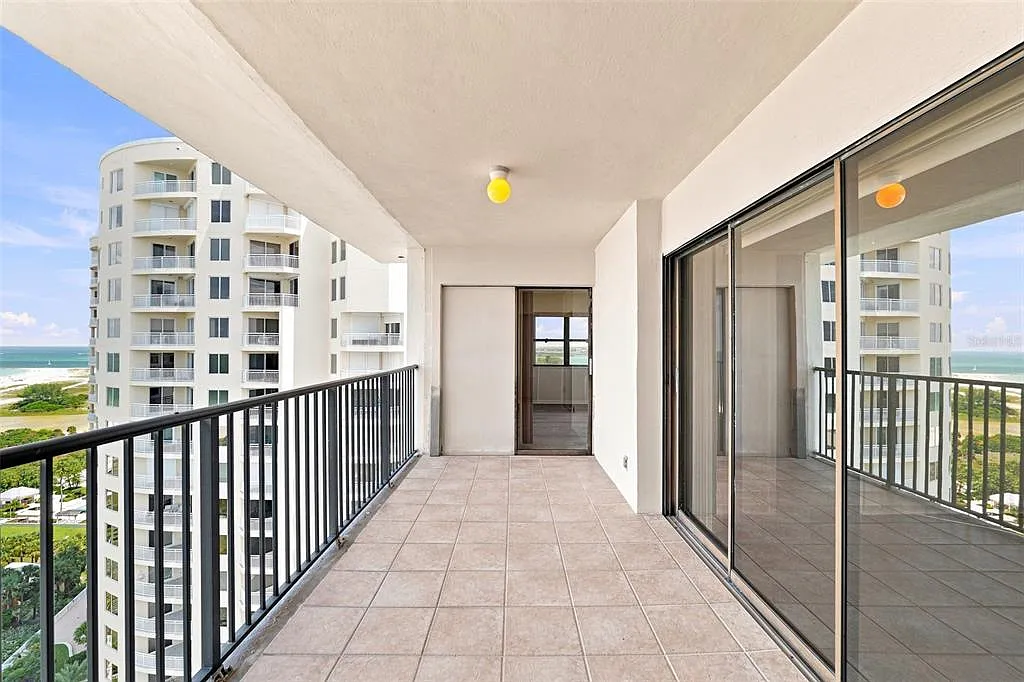 2 bed, 2.0 bath, 1111 sqft, $3,000 — Photo 2
