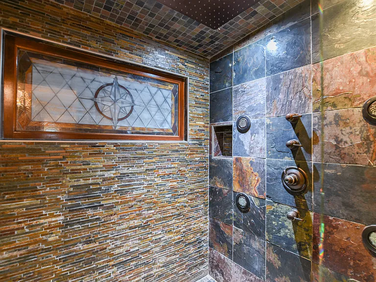 822 Thomas St #822 — Photo 6