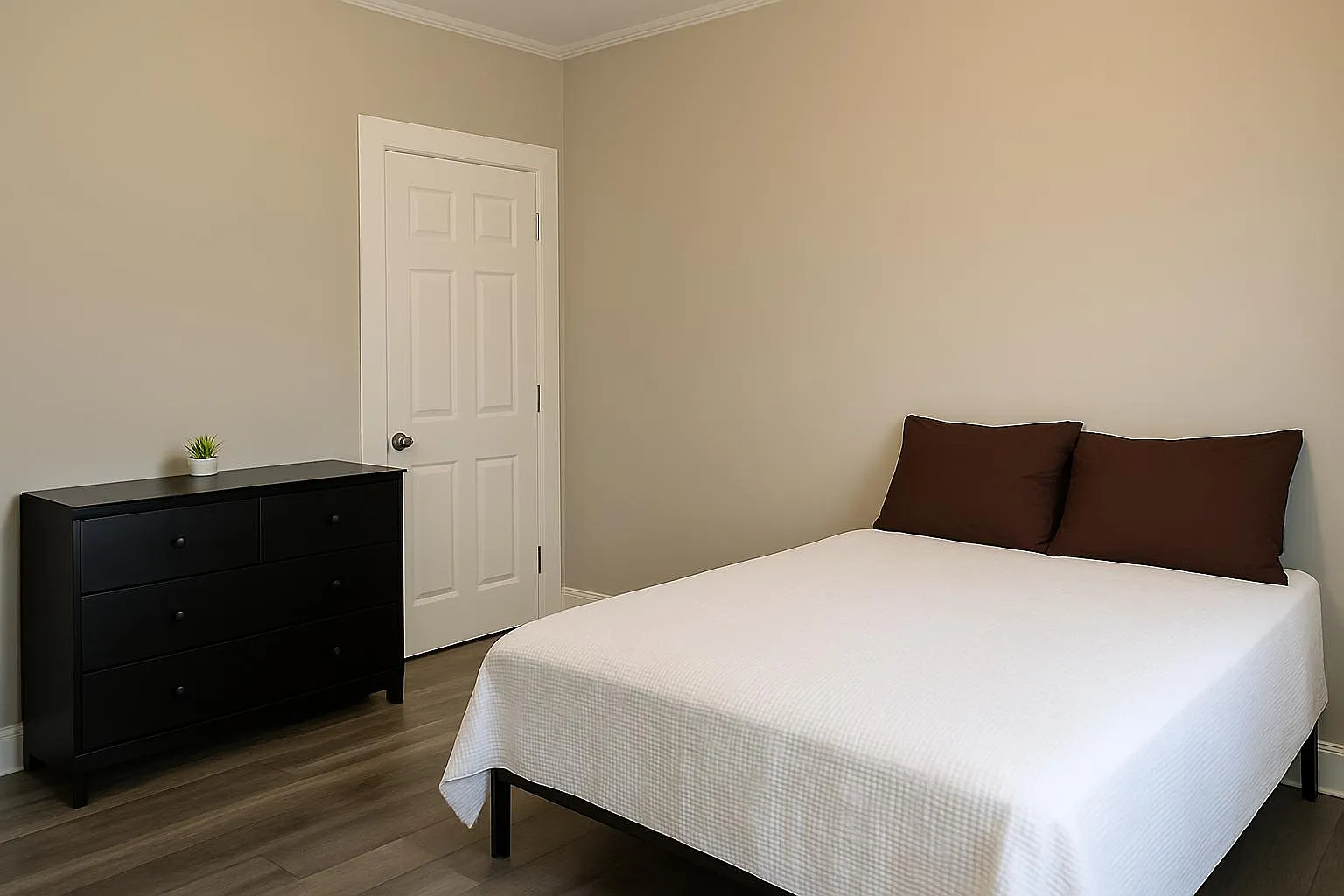 4 bed, 1.0 bath, 1300 sqft, $776 — Photo 1