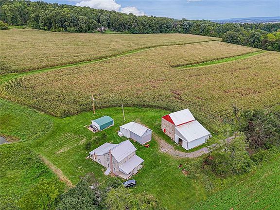 3rd image of 48 Cider Mill Rd