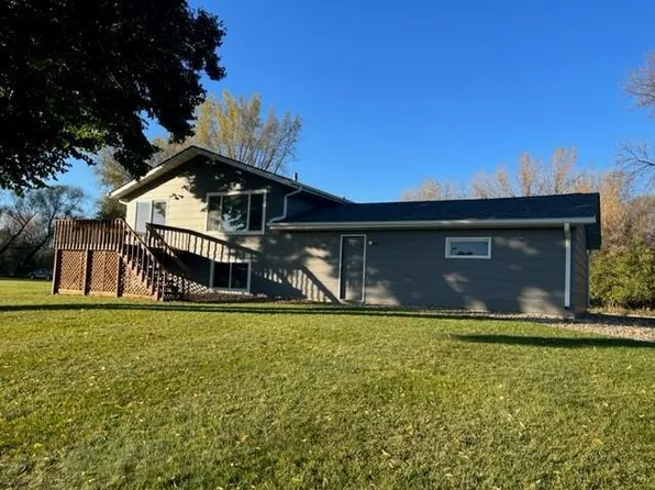 817 16th St, Windom, MN 56101