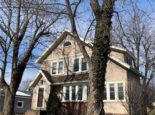 194 Brockley Rd, Irondequoit, NY 14609