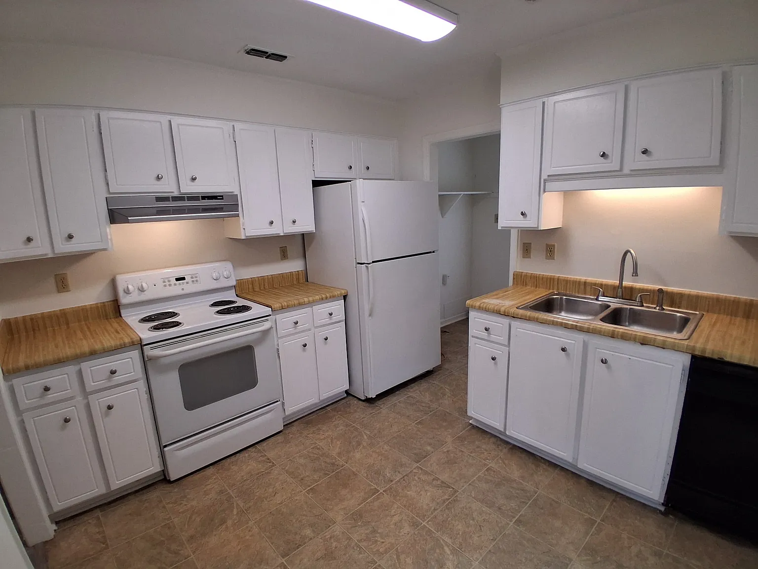 3 bed, 1391 sqft, $1,348 — Photo 4