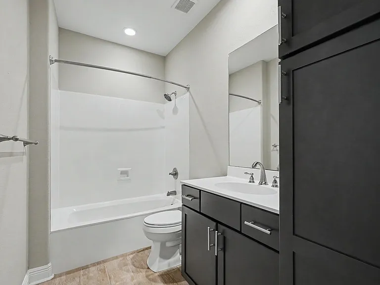 490 Soundview Ct — Photo 35