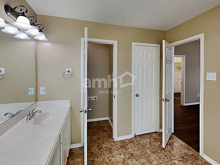 1927 Makenna Ln — Photo 14
