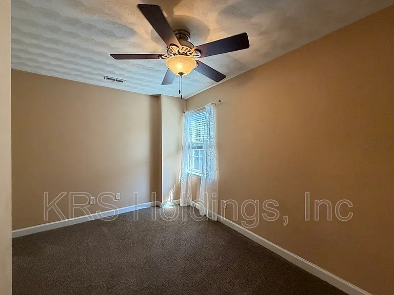 1129 Hampton Ave — Photo 9