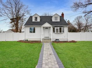 10 East St, Amityville, NY 11701