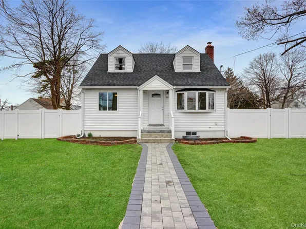 10 East Street, Amityville, NY 11701