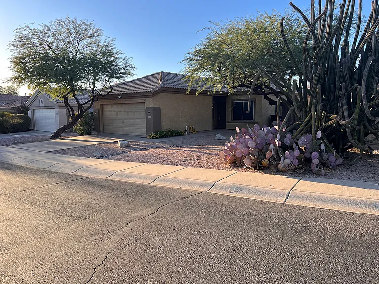 4322 E Milton Dr — Photo 3