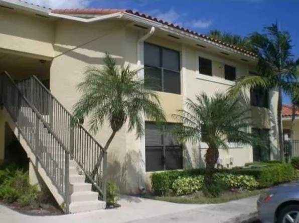 1477 Lake Crystal Dr, West Palm Beach, FL