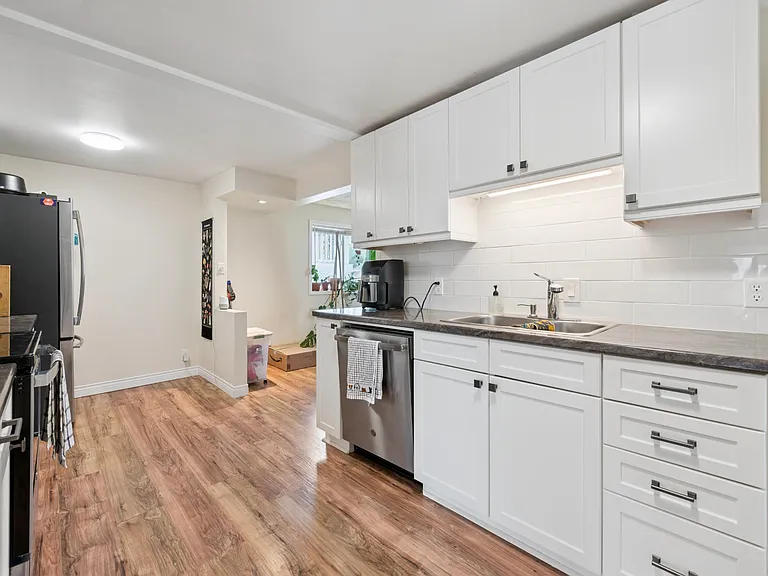 161 Grange St — Photo 10