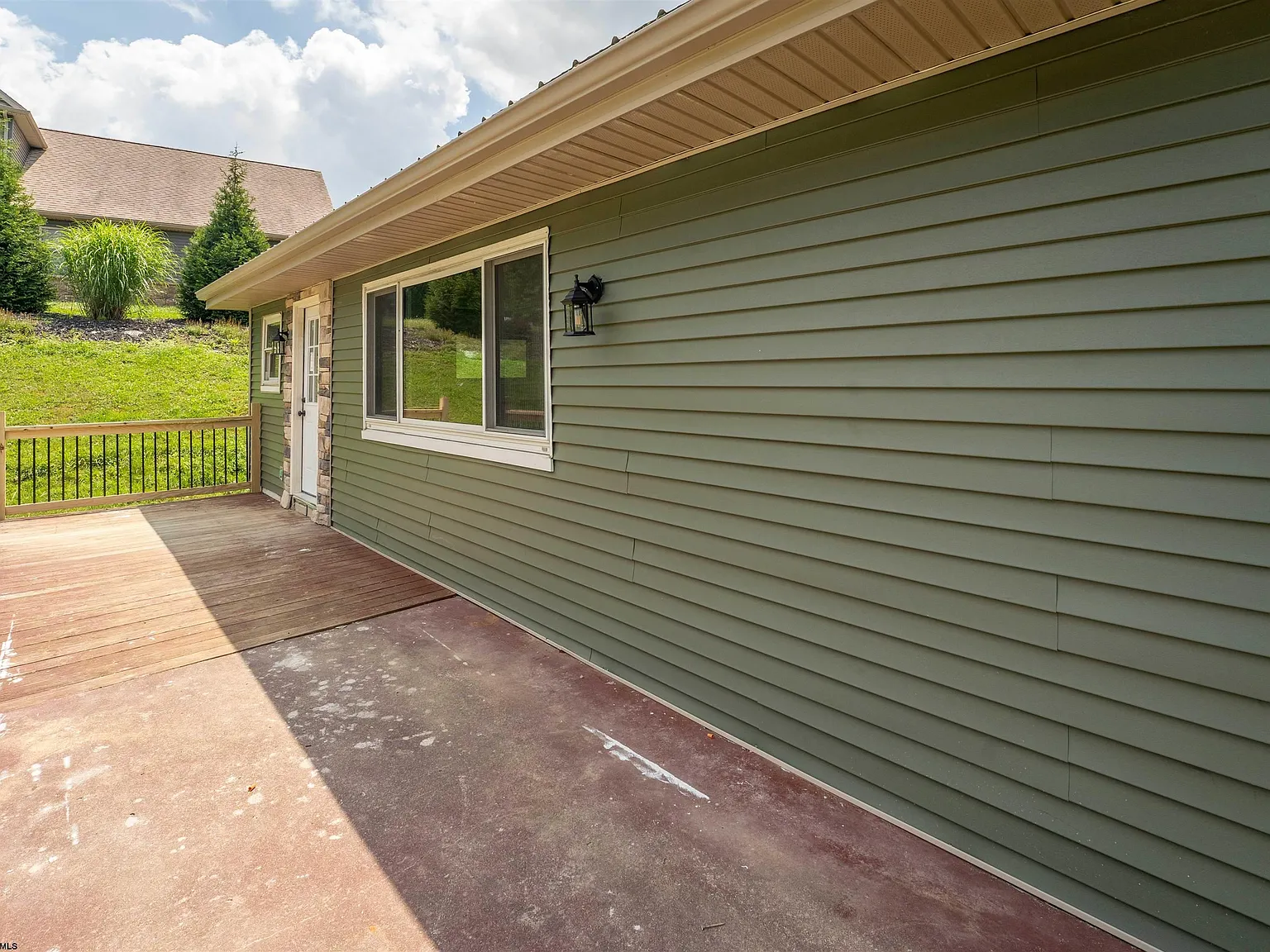 3 bed, 1.0 bath, $1,750 — Photo 3