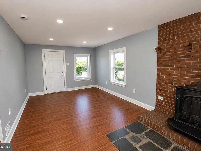 606 Green St — Photo 4