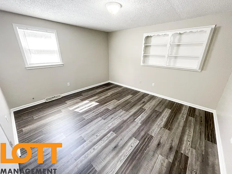 406 S Texas Ave — Photo 15