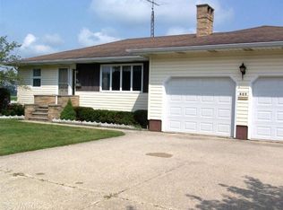 409 Tulip Dr, Three Oaks, MI 49128