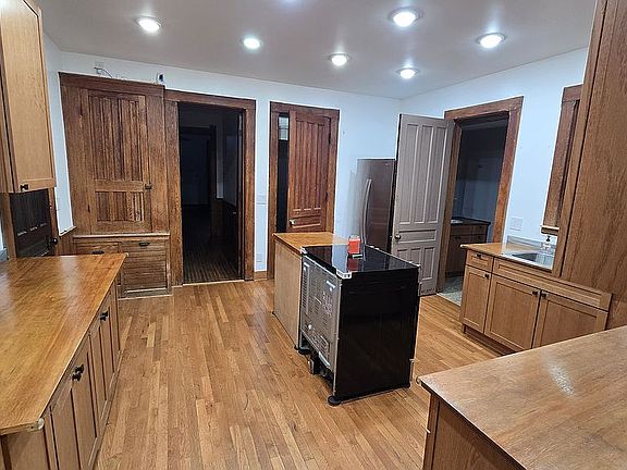 5th image of 308 S Sheldon St