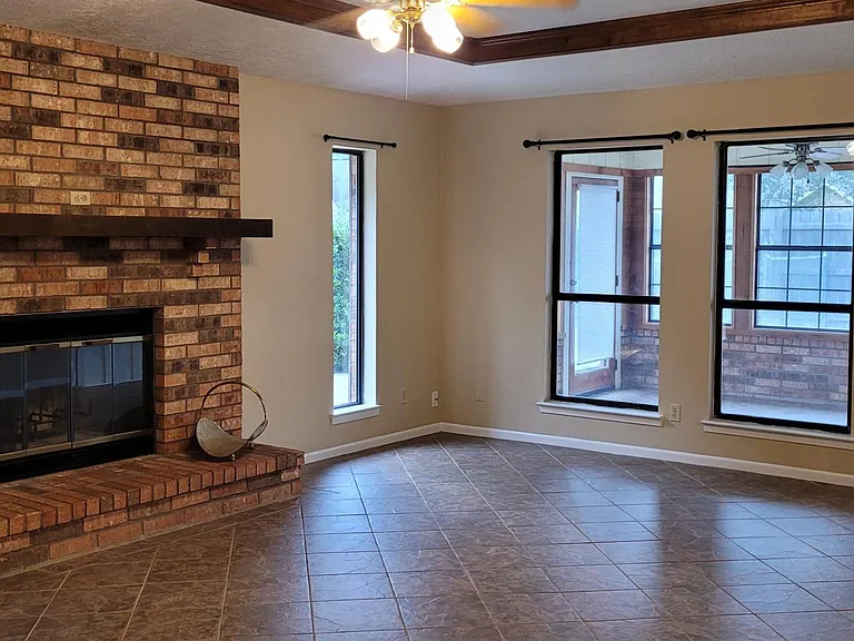 109 Greenleaf Dr — Photo 8
