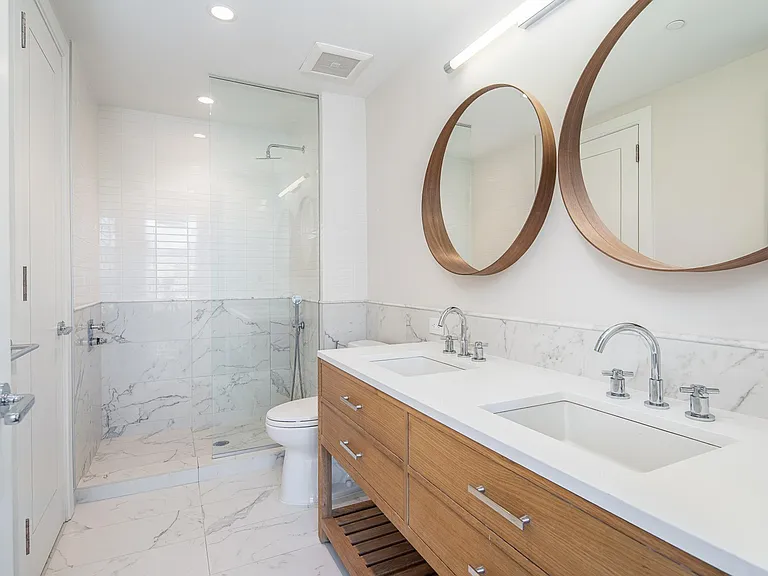 372 9th Luxury Rentals — Photo 42