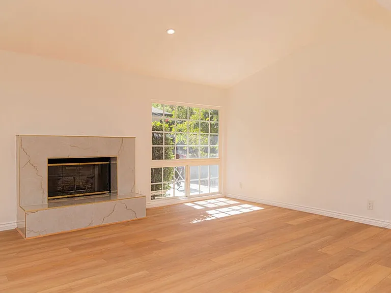 24316 Burbank Blvd — Photo 35