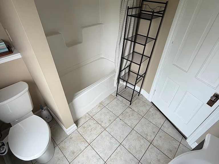 140 Summit St #2 — Photo 6