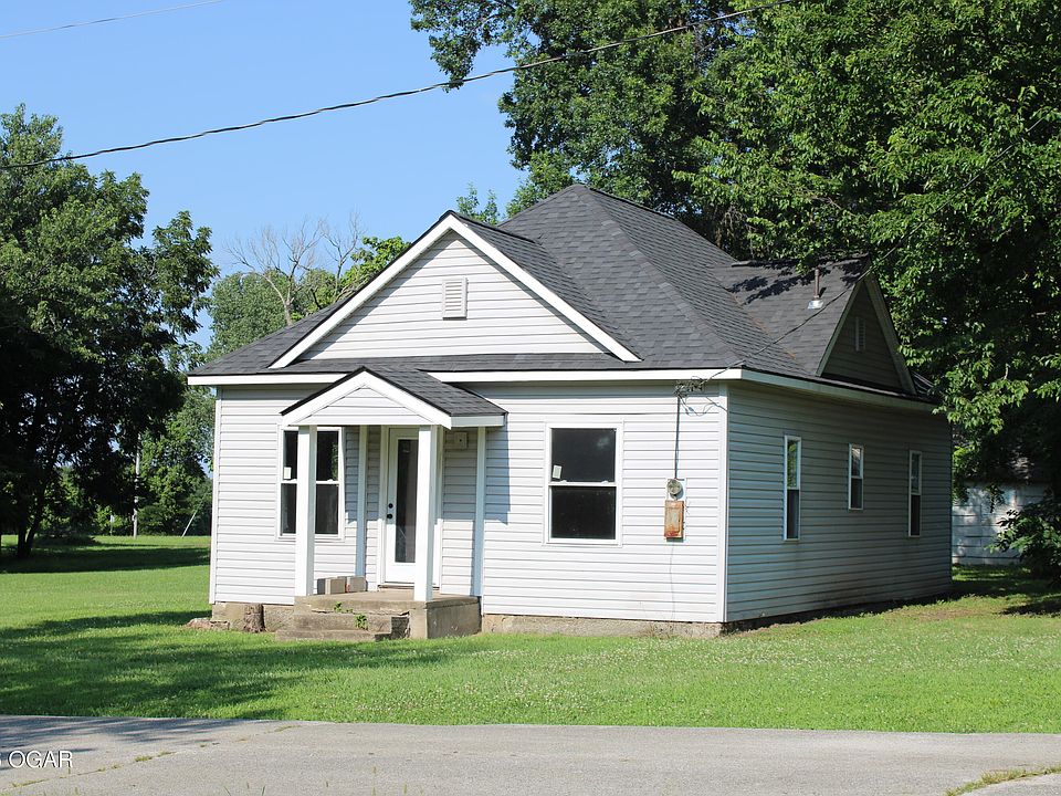 1st image of 118 S Oak St