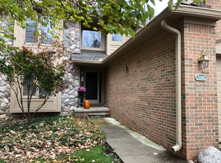 5146 Lagoons Cir, West Bloomfield, MI