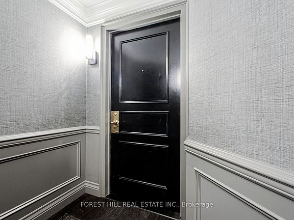 3rd image of 38 Avenue Rd #305