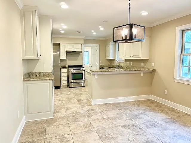 4 bed, 3.0 bath, 2663 sqft, $3,000 — Photo 3