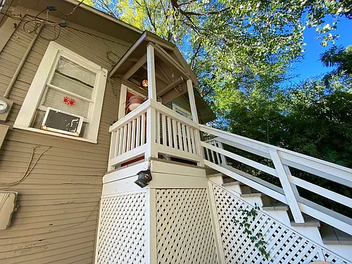 329 W Hutchison St #B Photo 1
