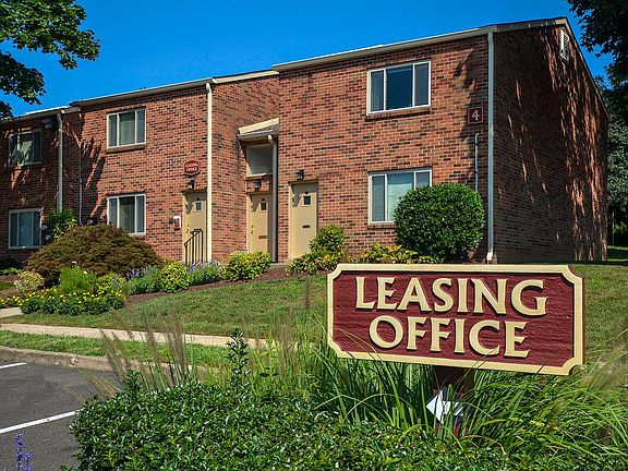Leasing Office Entrance