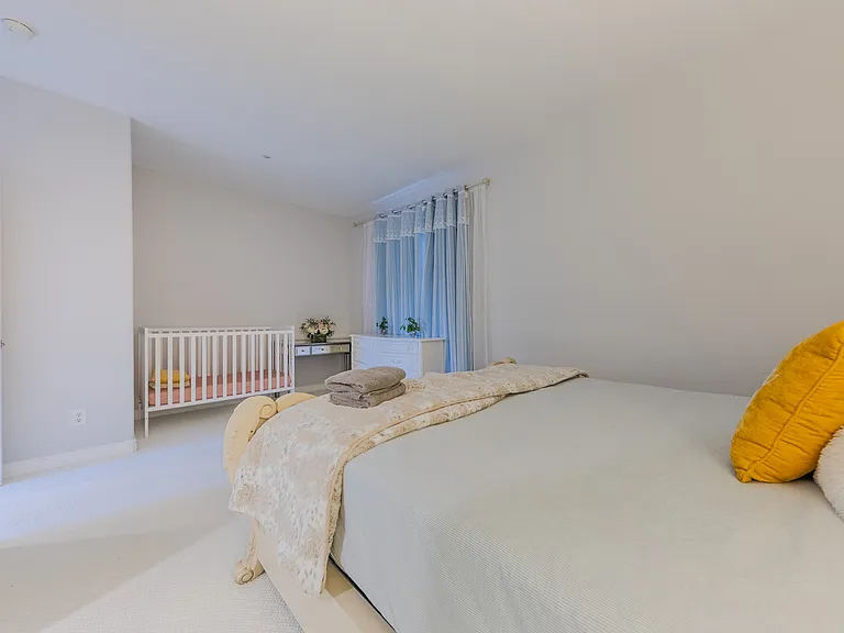 628 E Walnut St — Photo 30