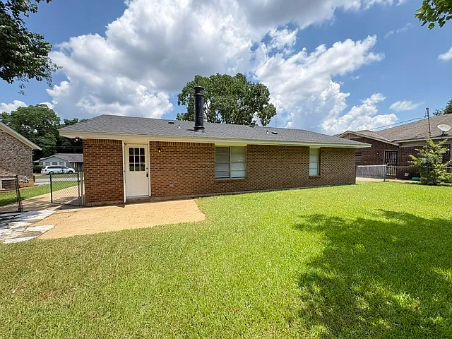 5754 Darien Dr — Photo 13